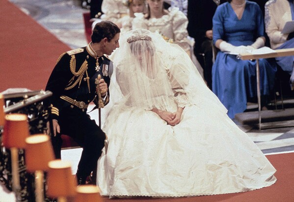 Designers of princess diana's wedding dress cheap